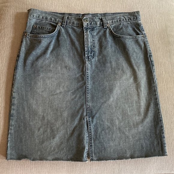 Onion Faded Black Denim/Jean skirt with front slit - raw hem - size 10 (no tag) - Picture 8 of 8